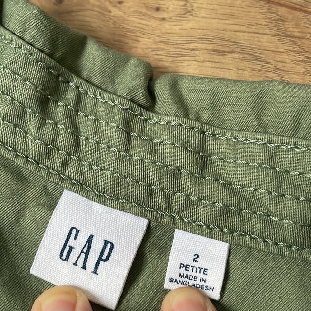 Petite olive green GAP utility romper - Picture 4 of 13